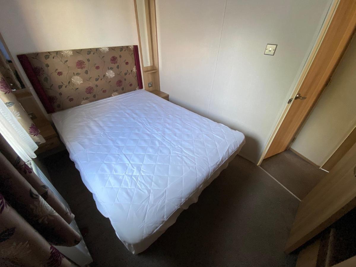 8 Berth Caravan Skegness Golden Palm Holiday home *