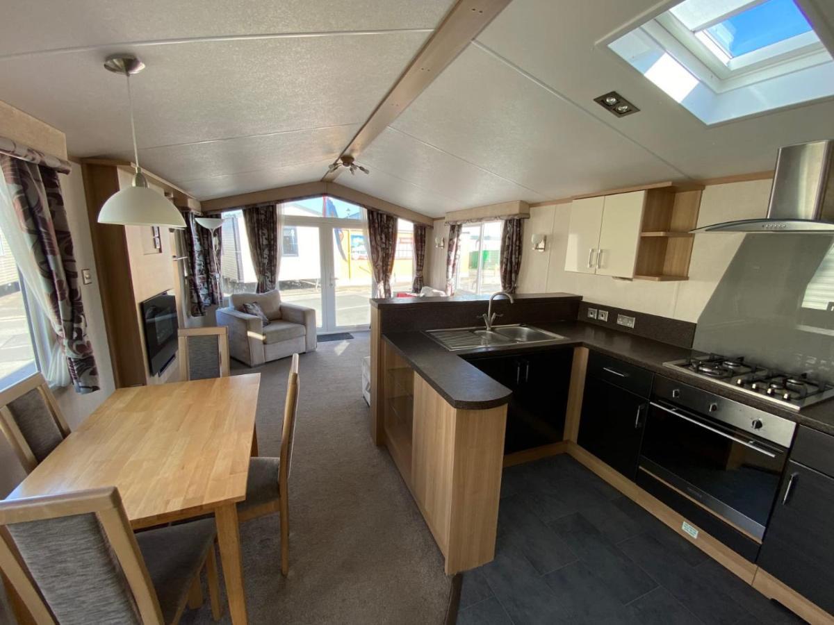 8 Berth Caravan Skegness Golden Palm Holiday home