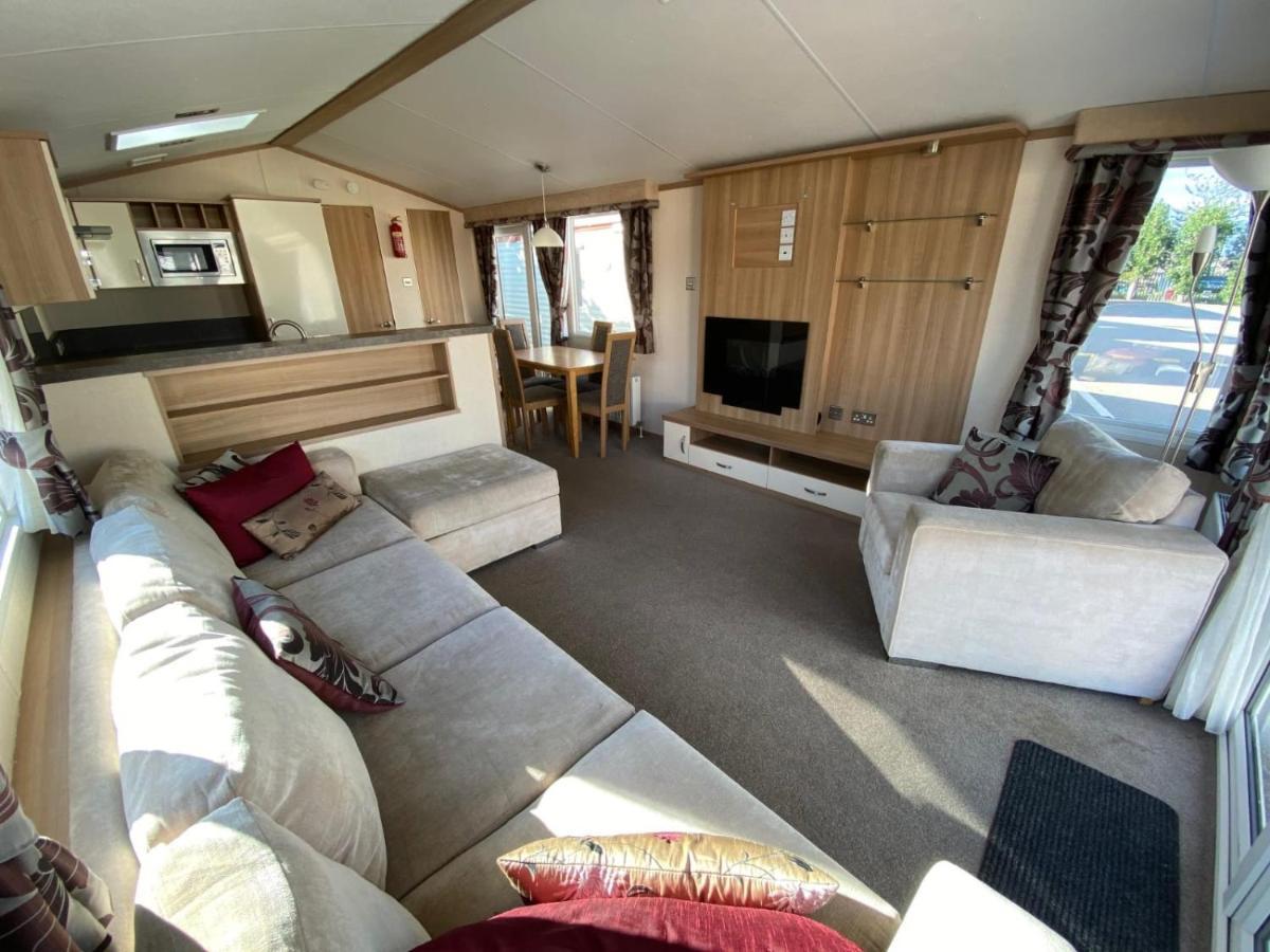 8 Berth Caravan Skegness Golden Palm Holiday home *